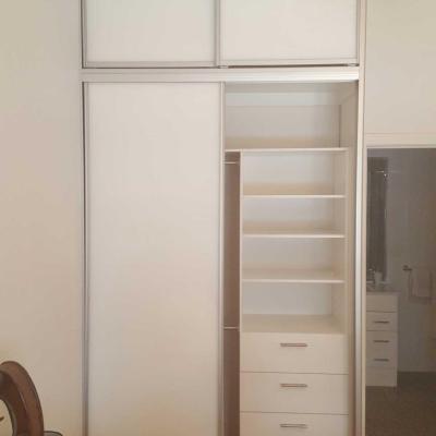 2 Door Deluxe Robe With Super White Glass